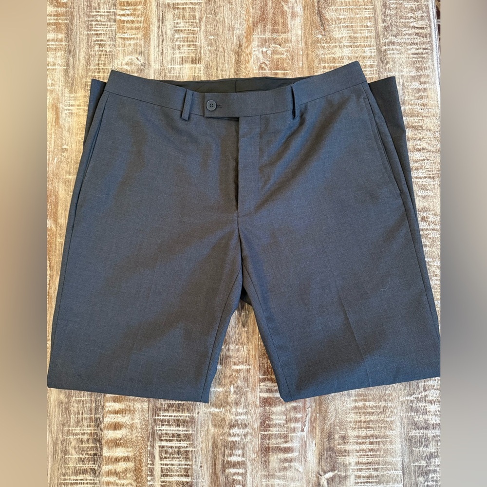 Calvin Klein NWOT Men’s slim fit dress pants 34Wx29L. Charcoal